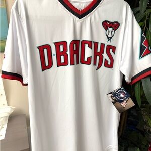 Stitches Diamond Back V-Neck Nylon T Shirt Pullover Jersey Style Medium NWT